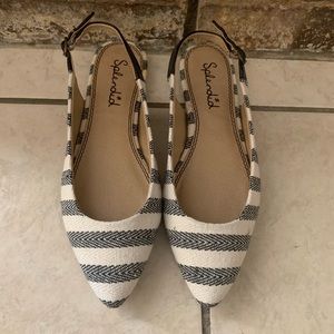 Navy & cream pointed-toe flats